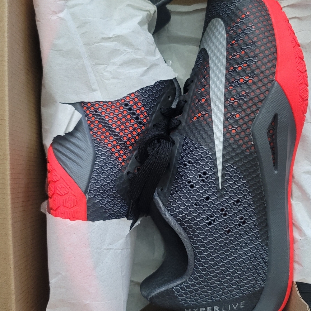 Mens Nike Sz.95 Hyperlive